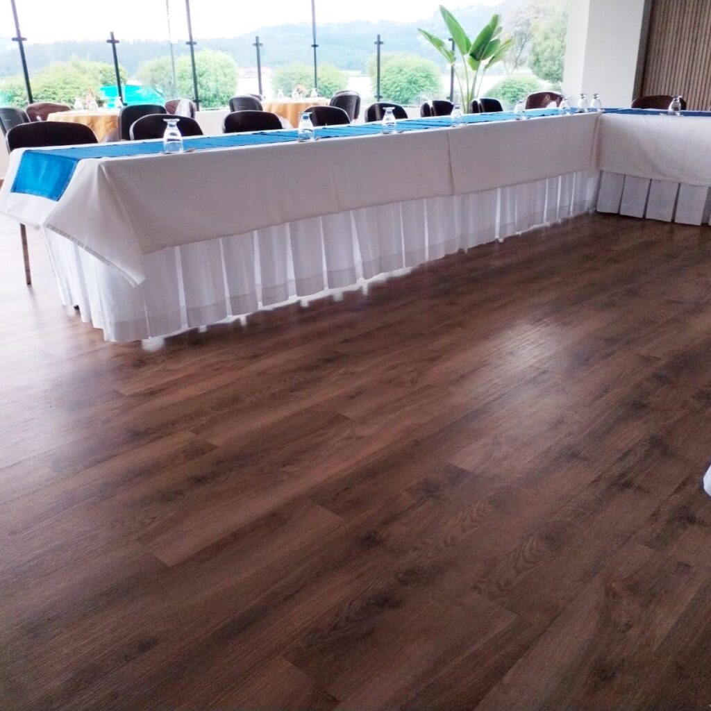 2 Pisos En Vinilo, Pvc, Cerámica, Laminado Y Spc De Las Marcas Decotile 3mm Y Lg Hausys. Pisos Vinilo Vinílicos Ceramicos PVC Laminados SPC